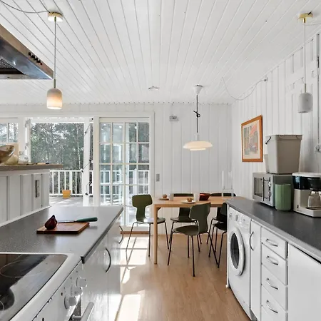 Holiday home Stunning In Nexo With Kitchen Spidsegard